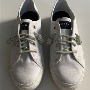 White sperrys size 7.5